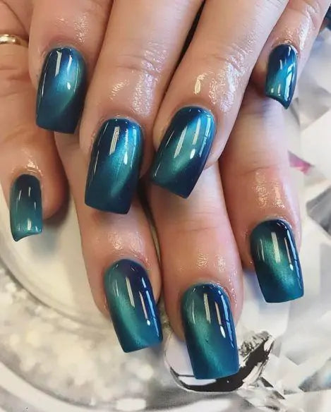Vernis à ongles magnétique 4D
